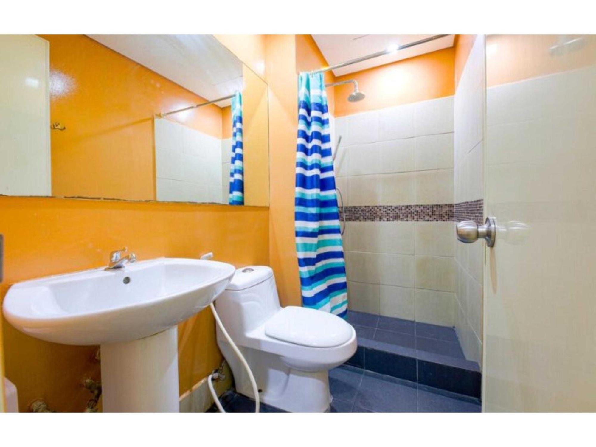 โอโย 769 โพเบลเชียน สวีทส์ โพลาริส Hotel Makati City ภายนอก รูปภาพ