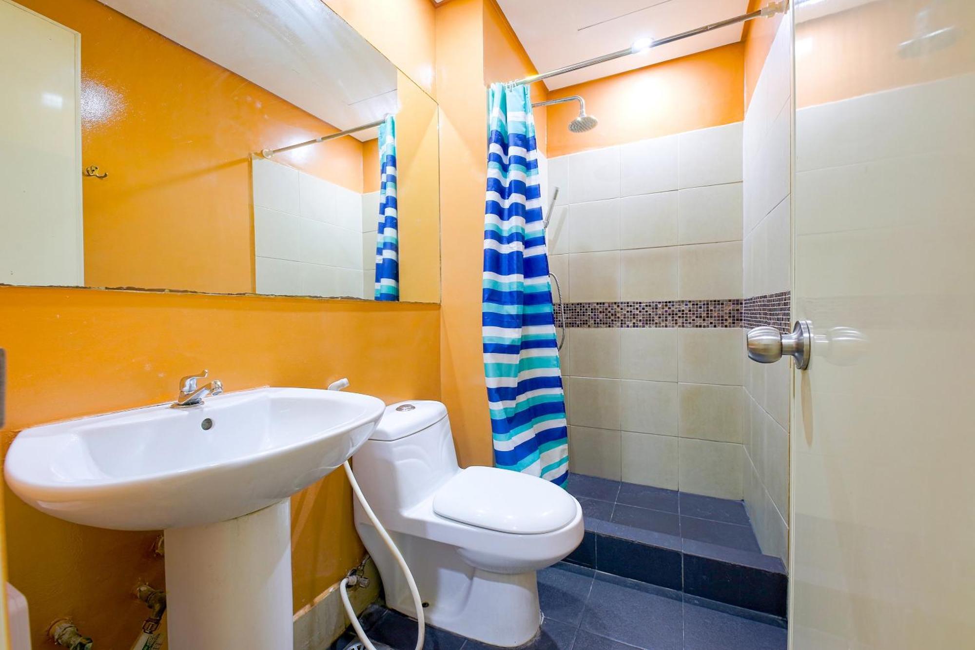 โอโย 769 โพเบลเชียน สวีทส์ โพลาริส Hotel Makati City ภายนอก รูปภาพ