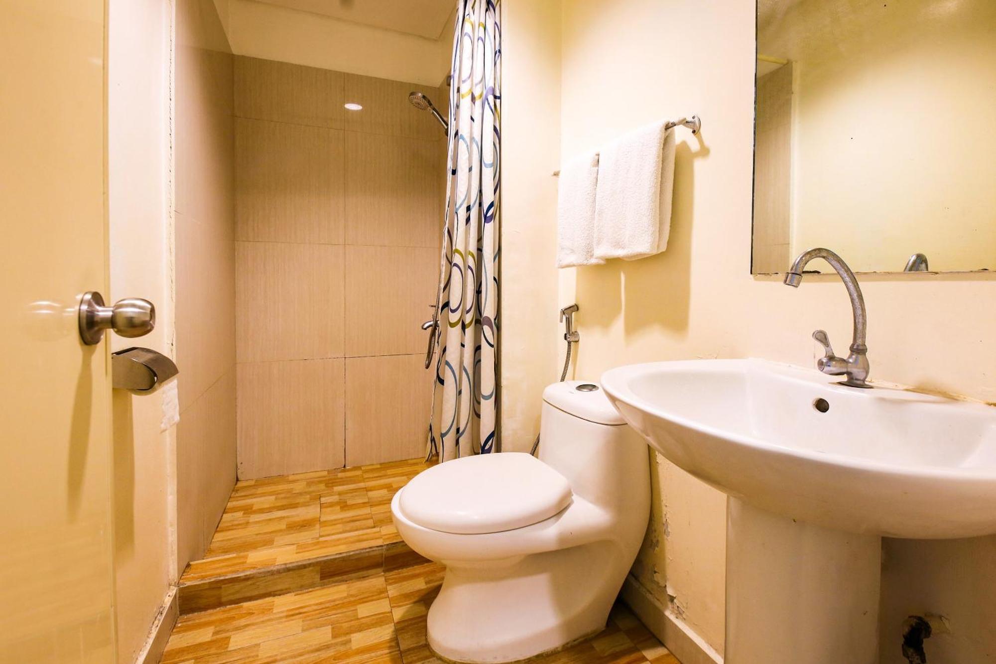 โอโย 769 โพเบลเชียน สวีทส์ โพลาริส Hotel Makati City ภายนอก รูปภาพ